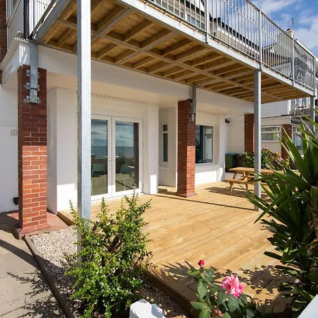 Absolute Beachfront With Decked Garden Oasis And Views Bognor Regis Exterior photo