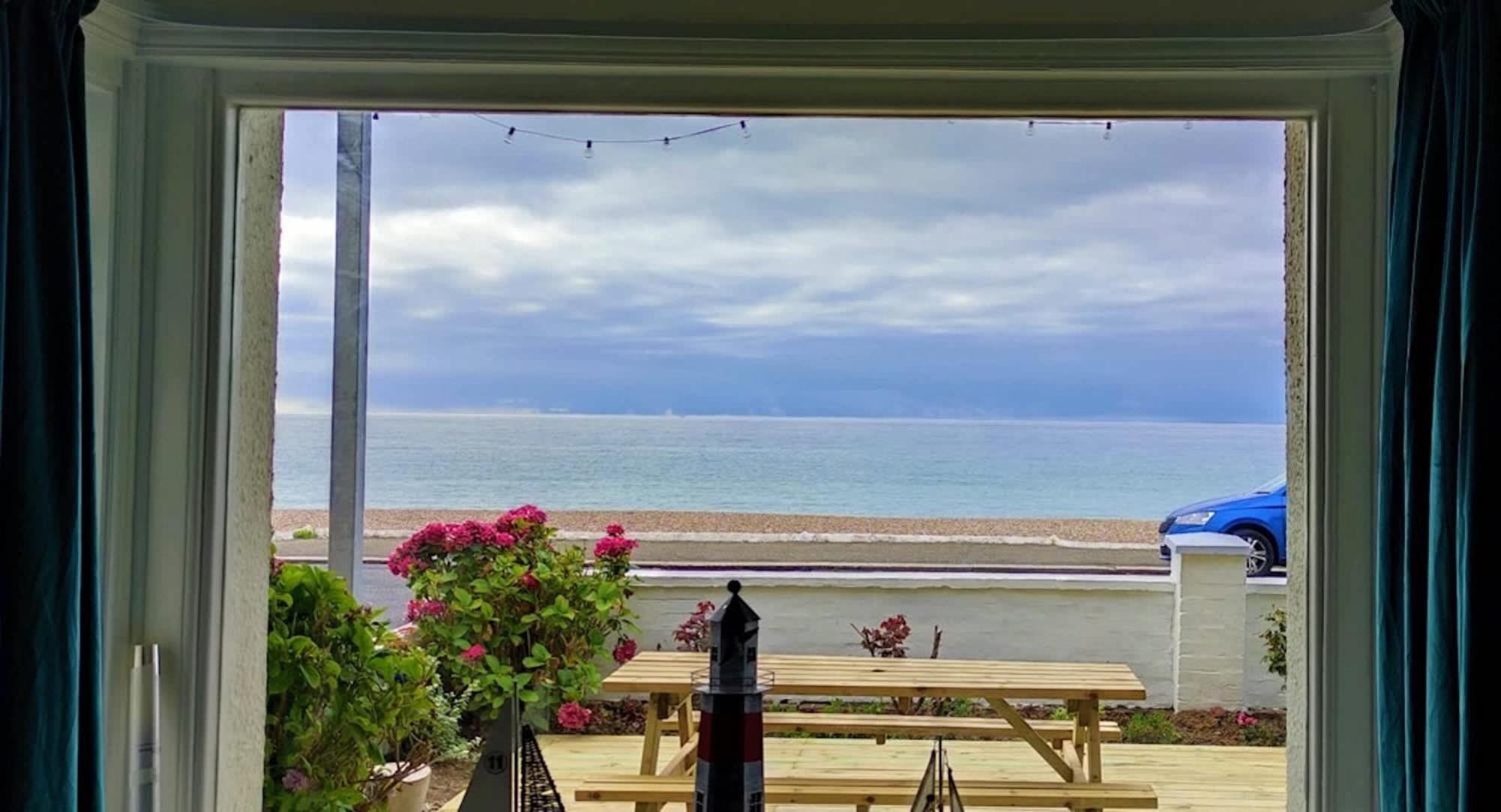 Absolute Beachfront With Decked Garden Oasis And Views * Bognor Regis