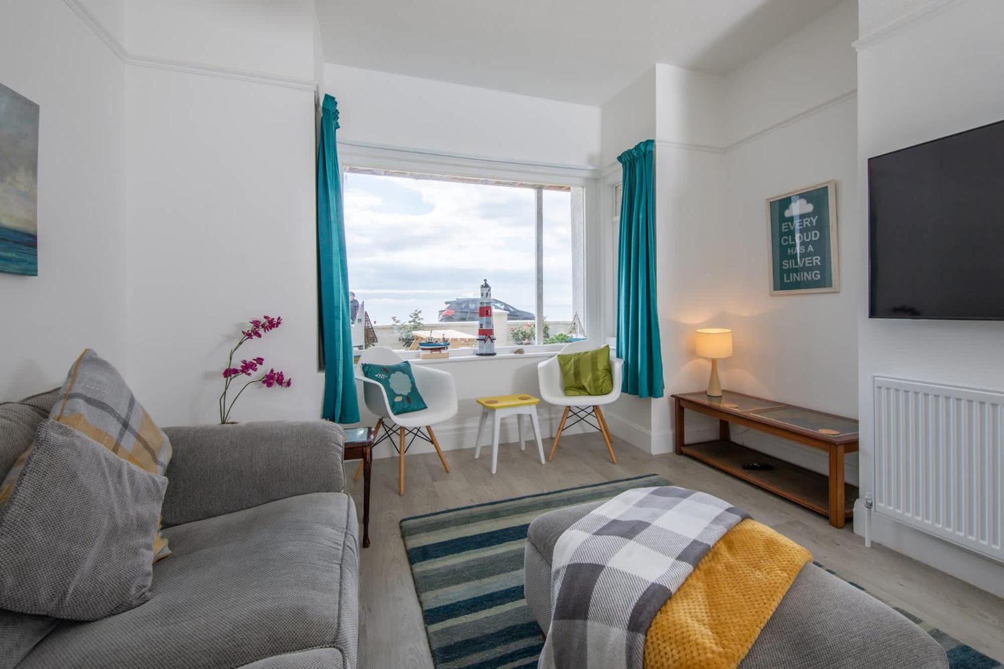 Apartment Absolute Beachfront With Decked Garden Oasis And Views *