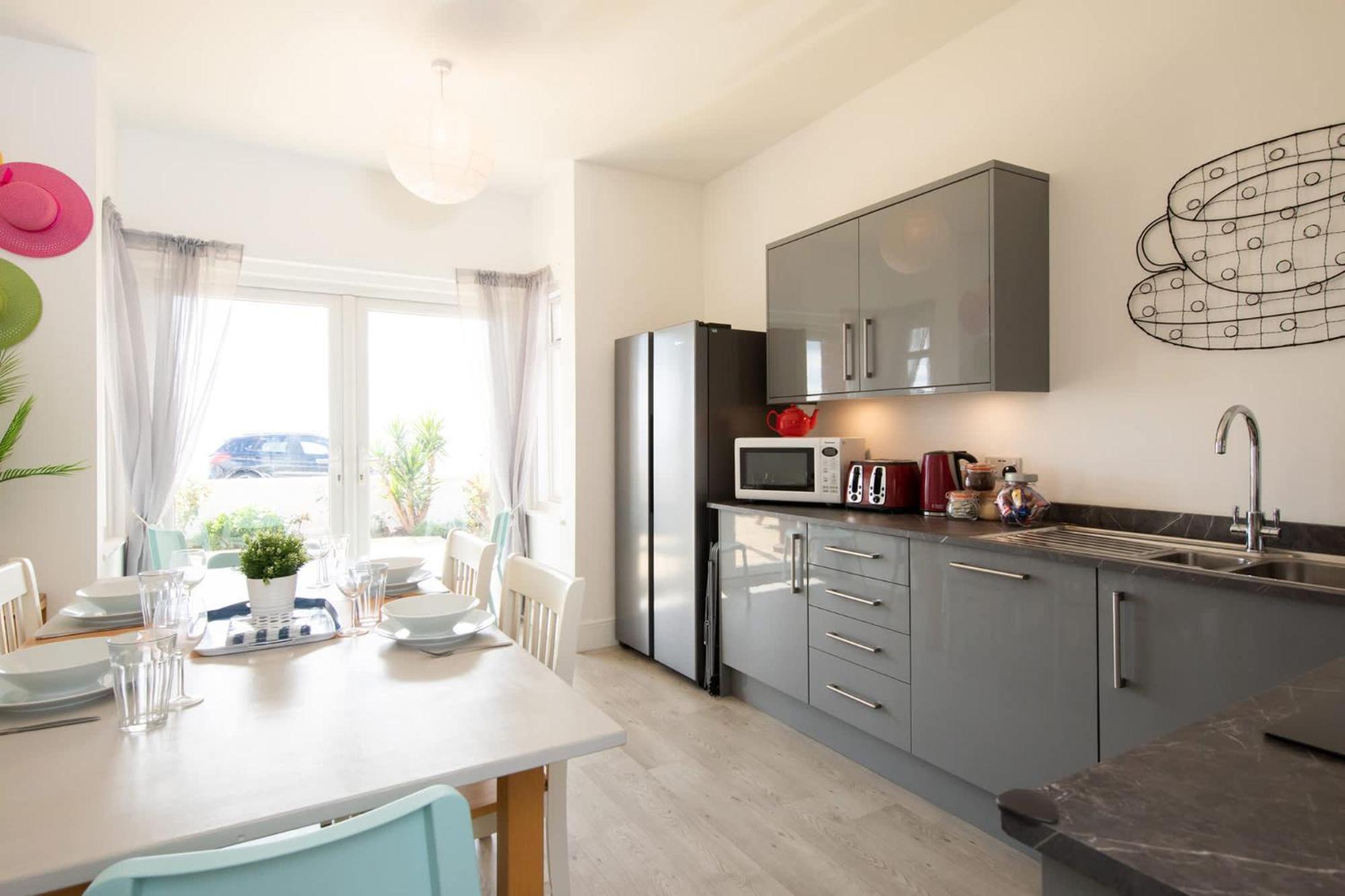 Absolute Beachfront With Decked Garden Oasis And Views Apartment *