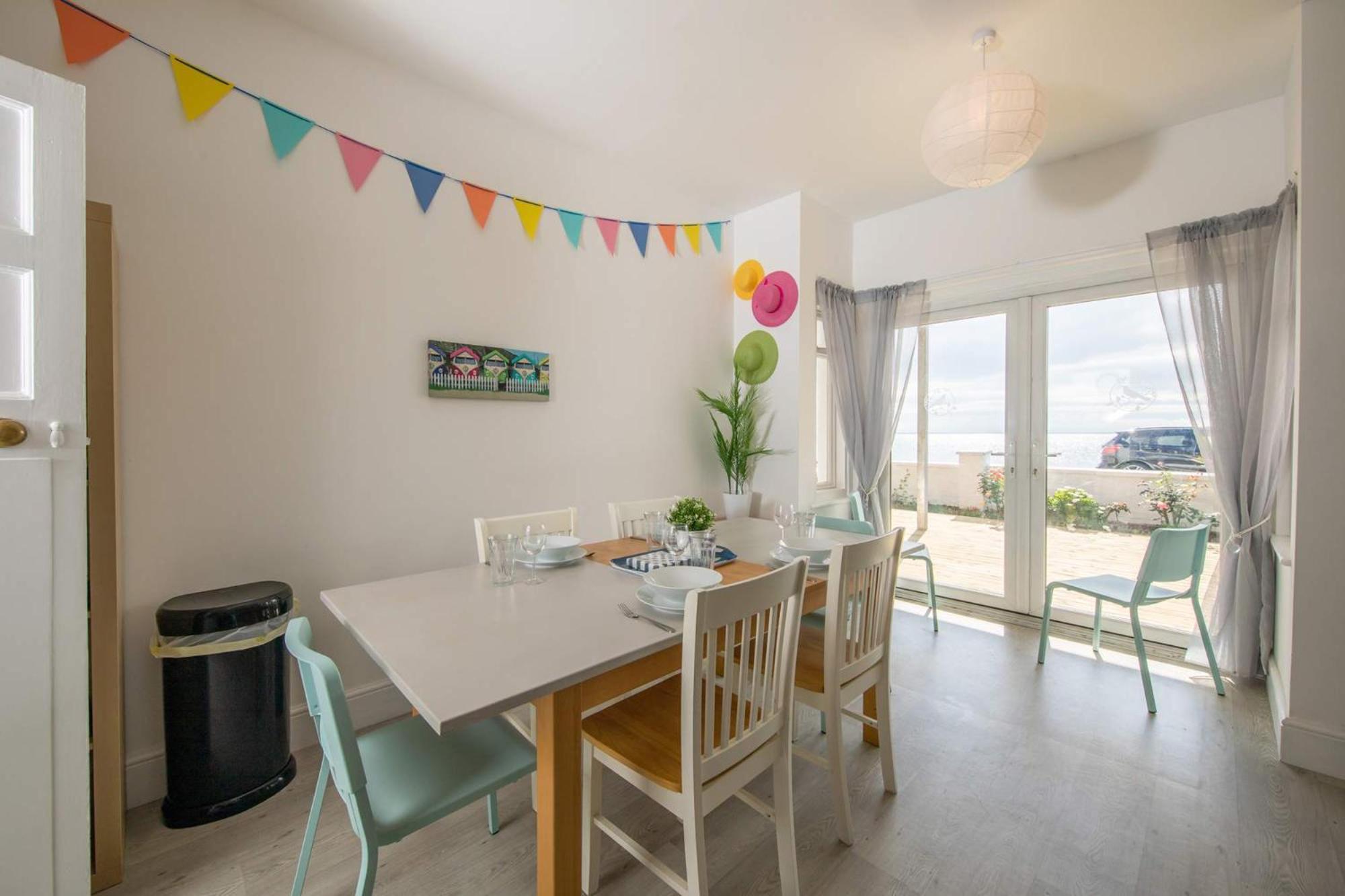Apartment Absolute Beachfront With Decked Garden Oasis And Views *