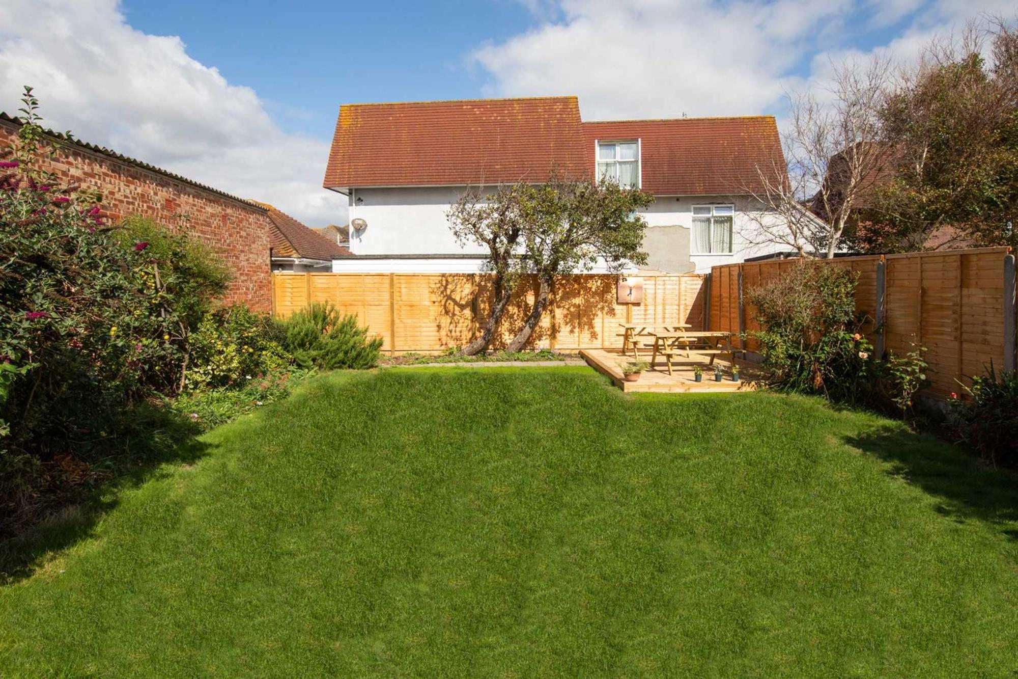 Absolute Beachfront With Decked Garden Oasis And Views * Bognor Regis