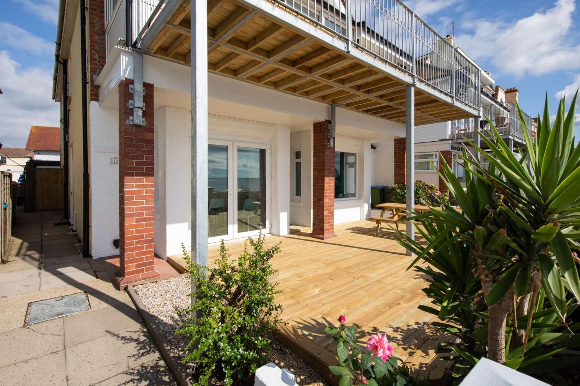 Absolute Beachfront With Decked Garden Oasis And Views * Bognor Regis